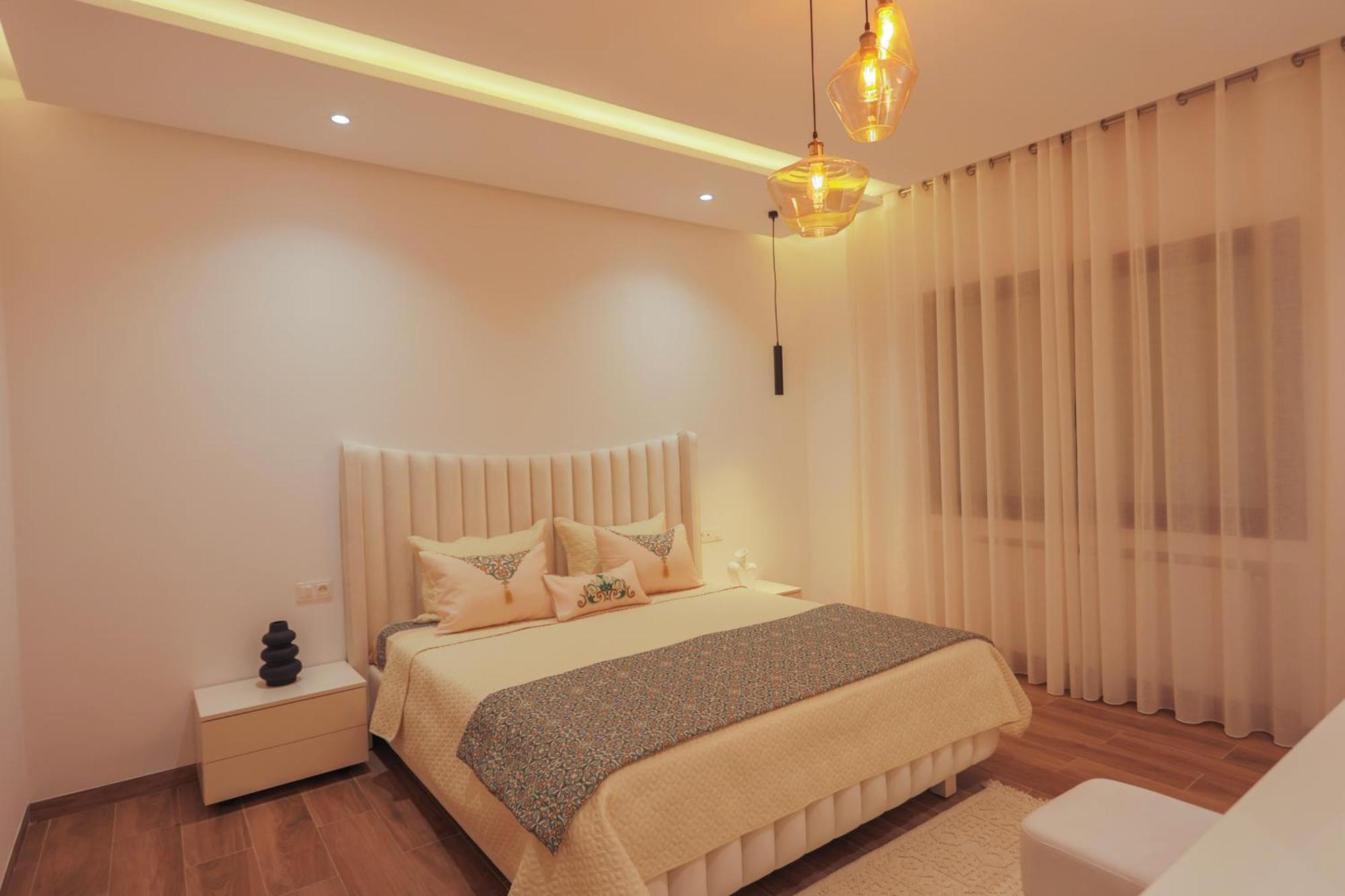 Bright And Cozy New 3 Bedrooms Apartment *