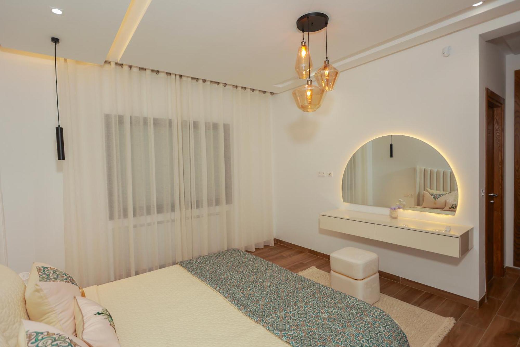 Bright And Cozy New 3 Bedrooms Apartment *